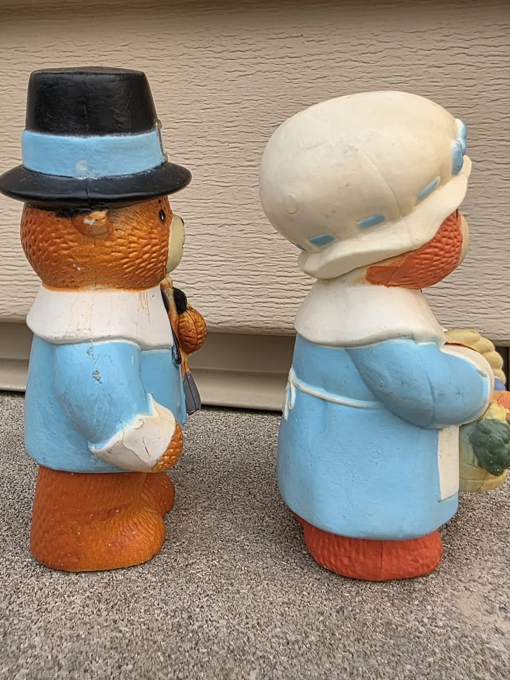 Vintage Enesco Pilgrim Teddy Bear Salt & Pepper Shakers